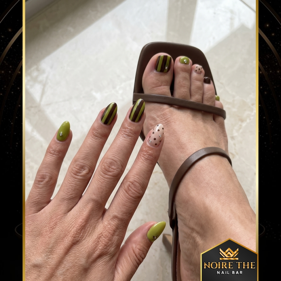 Elegant nails